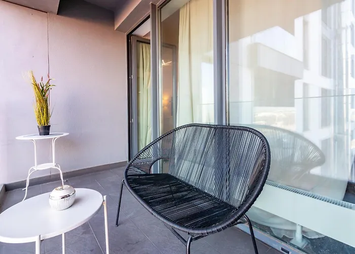 Cozystudio Cloud9 Promenada Subway Apartment